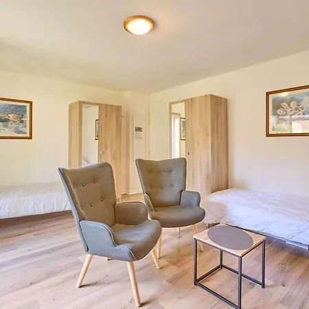 Moderne Avec Terrasse Et Wifi - Fr-1-841-82 ברבוטן-לה-באינס